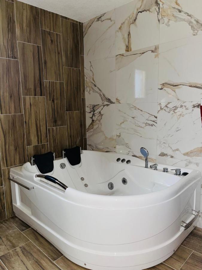Chalet Montenegrina With Jacuzzi โคลาชิน ภายนอก รูปภาพ